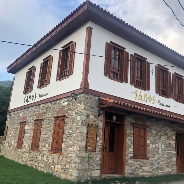 Samos Restaurant iki cepheli köşe görünüm