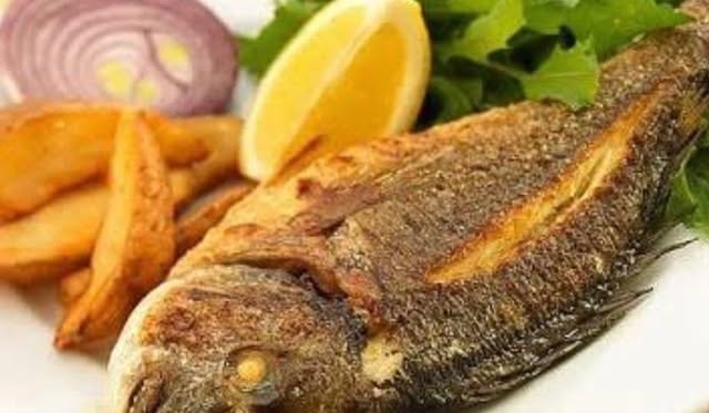 Samos Restaurant ızgara balık patates kızartması limon soğan