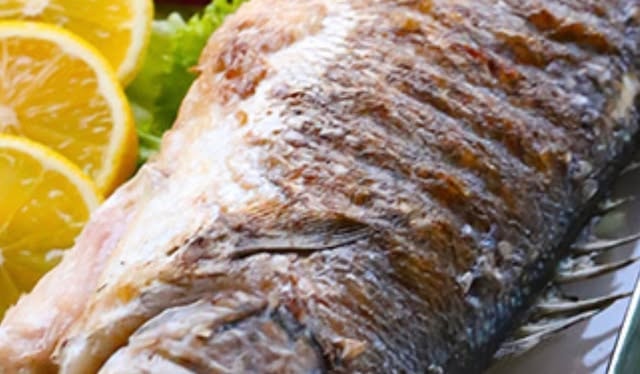 Samos Restaurant limonlu ızgara çipura balığı yeşillik garnisi