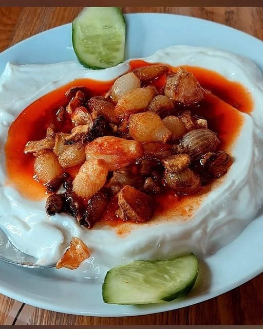 Samos Restaurant yoğurtlu karides güveç tereyağlı sos