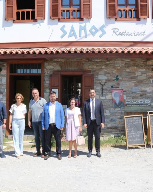 Samos Restaurant resmi ziyaret grubu