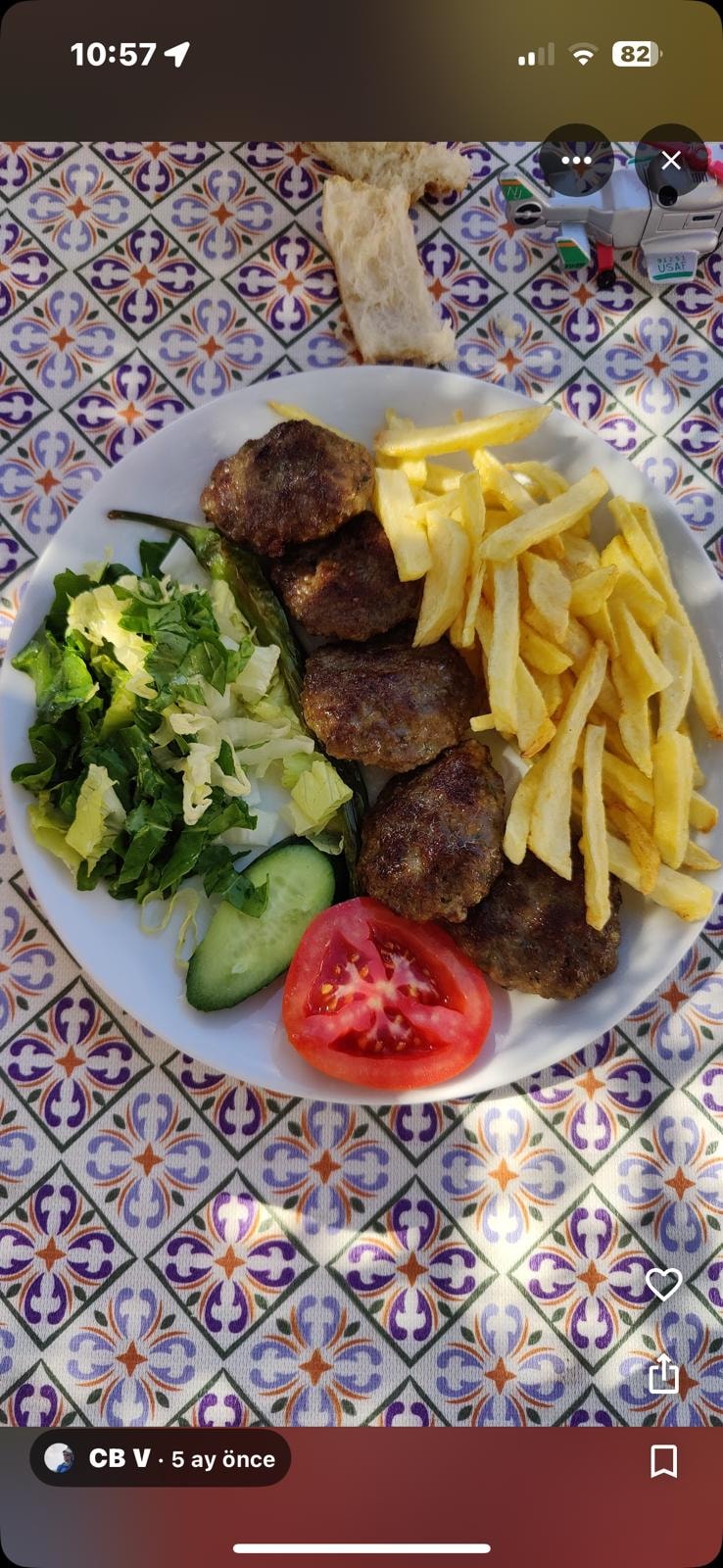 CB V — Samos köfte tabağı